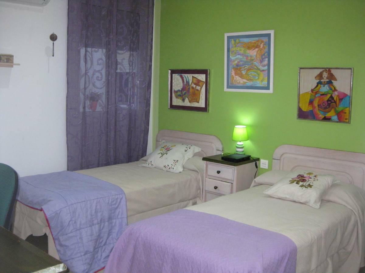 Beds Triana Homestay